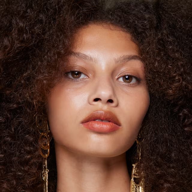 Naturally Curly Dense Dark Brown Hair — Trendy Heatless Curls