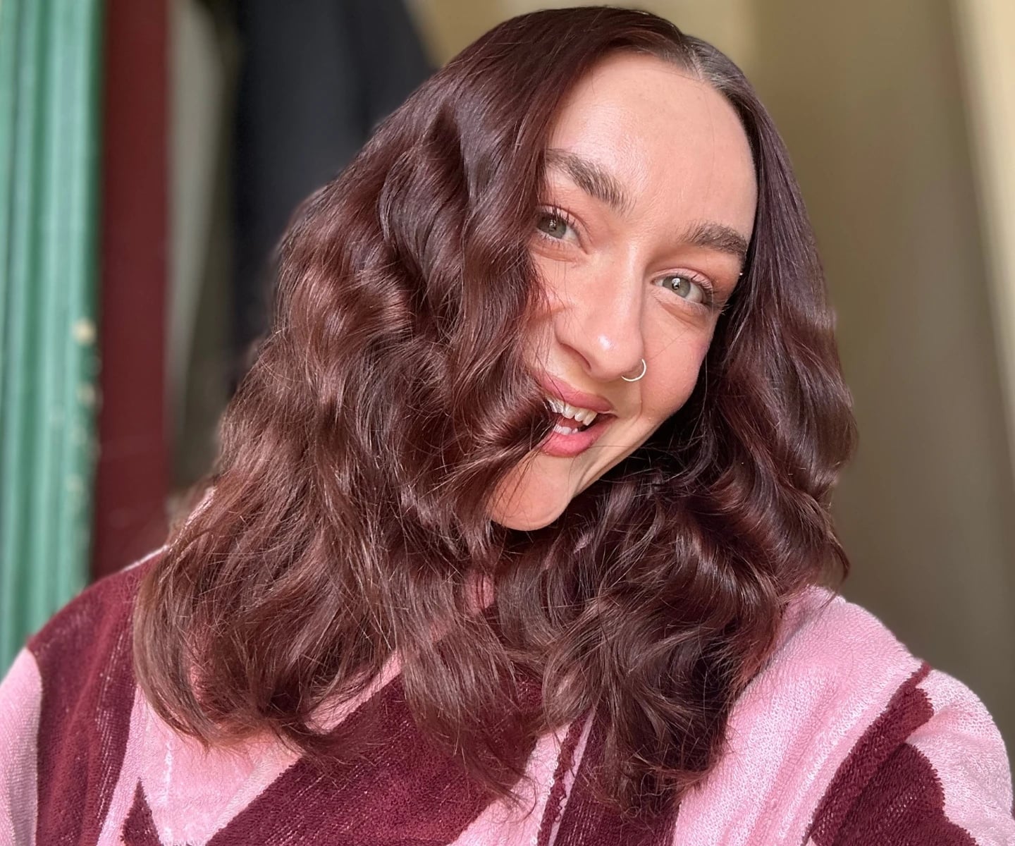 Collarbone Waves With Side Part — Trendy Heatless Curls