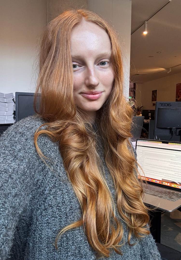 Mid-Back Wavy Curly Hair With Copper and Blonde — Trendy Heatless Curls