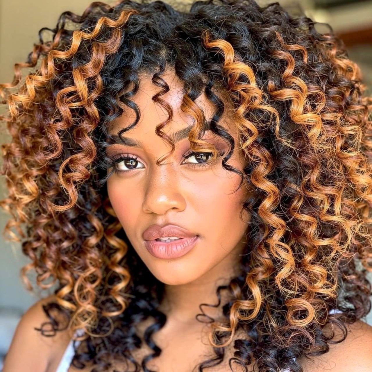 Shoulder Length Curly Hair With Copper And Blonde Highlights — Trendy Highlights Hair