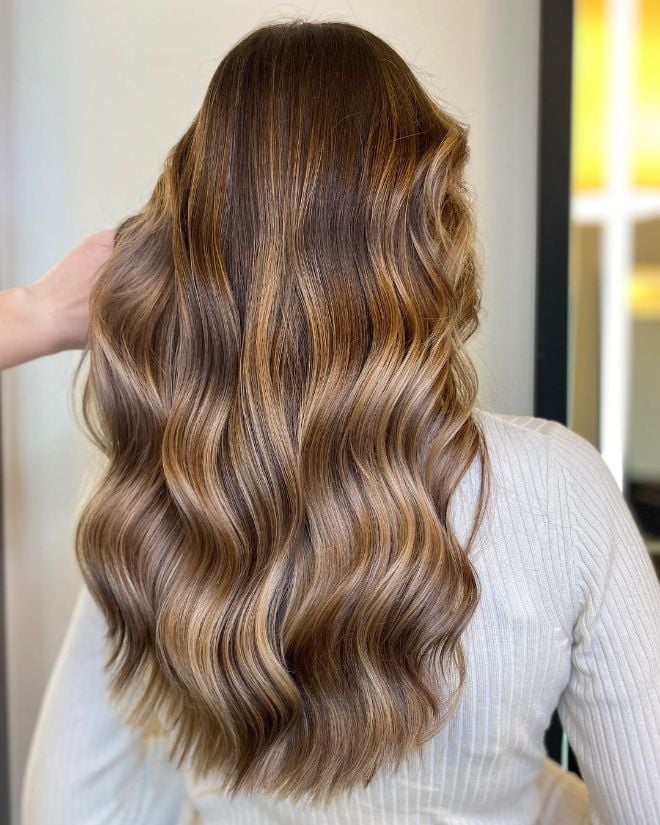 Mid-Back Blowout With Caramel Highlights — Trendy Highlights Hair