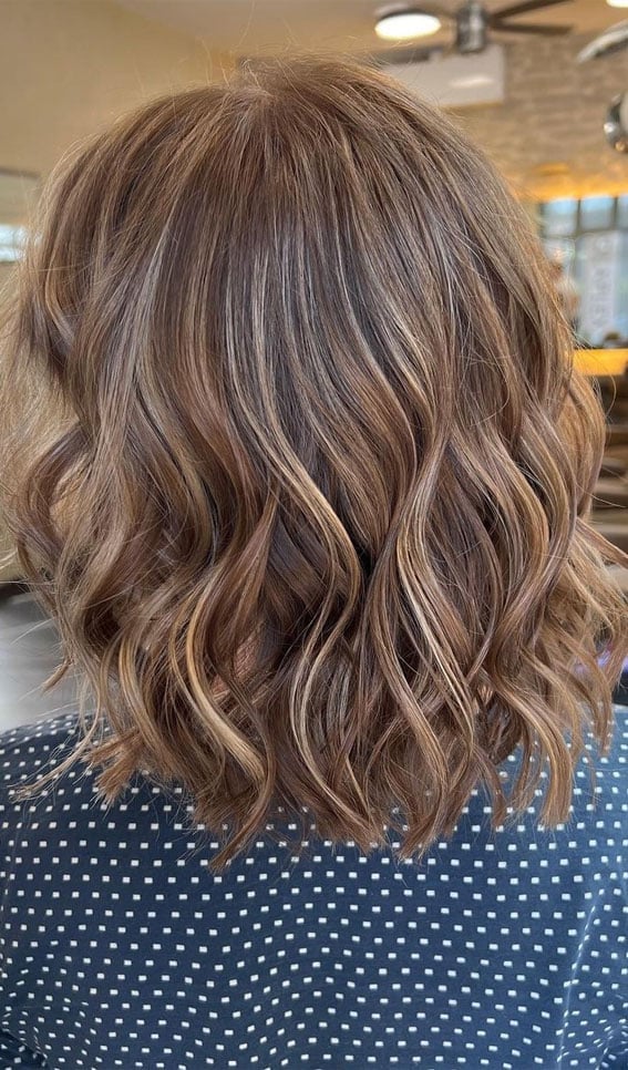 Collarbone Waves With Toffee Blonde Highlights — Trendy Highlights Hair