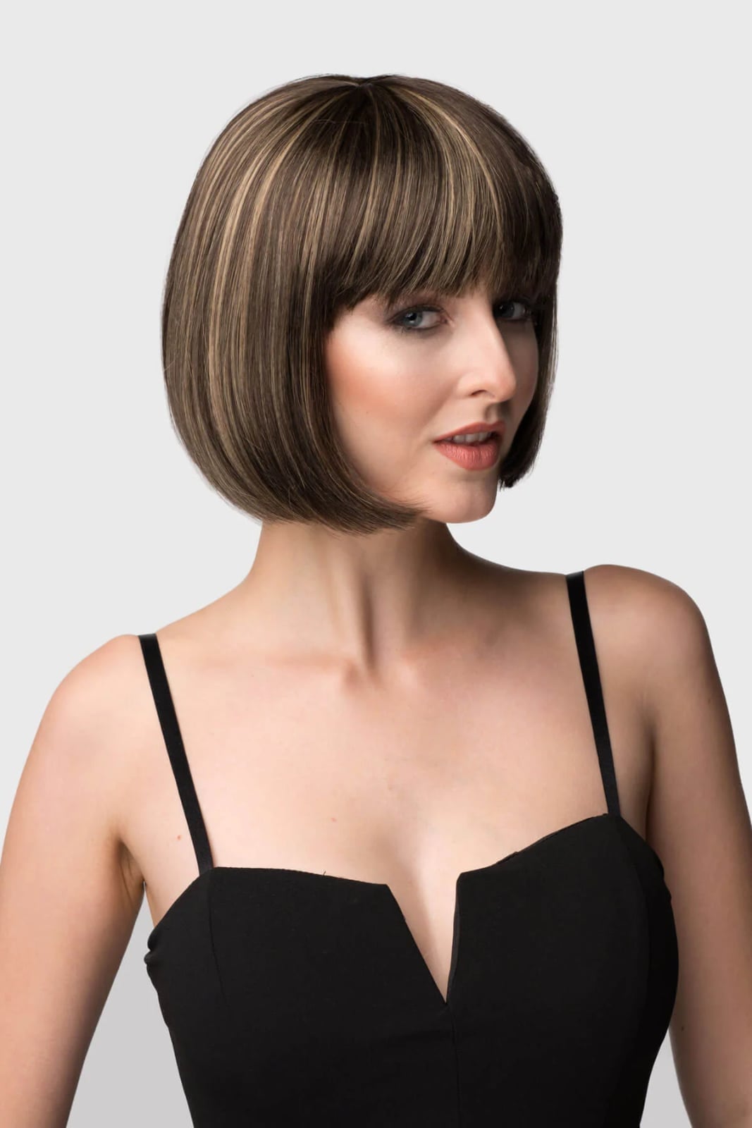 Chin Length Blunt Bob Chestnut With Blonde Highlights Chin Length Blunt Bob Chestnut With Blonde Highlights — Trendy Highlights Wig