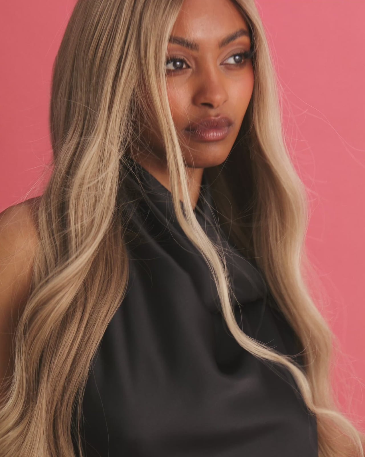 Mid-Back Ash Blonde With Lighter Highlights Side Part Mid-Back Ash Blonde With Lighter Highlights Side Part — Trendy Highlights Wig