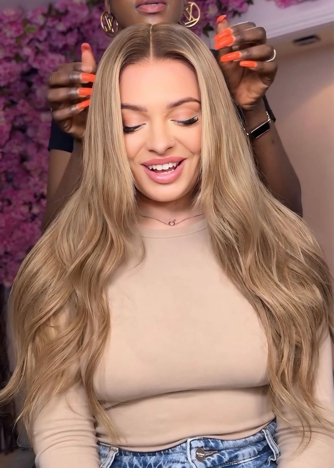 Mid-Back Fine Wavy Cool Beige Blonde With Golden Highlights Mid-Back Fine Wavy Cool Beige Blonde With Golden Highlights — Trendy Highlights Wig