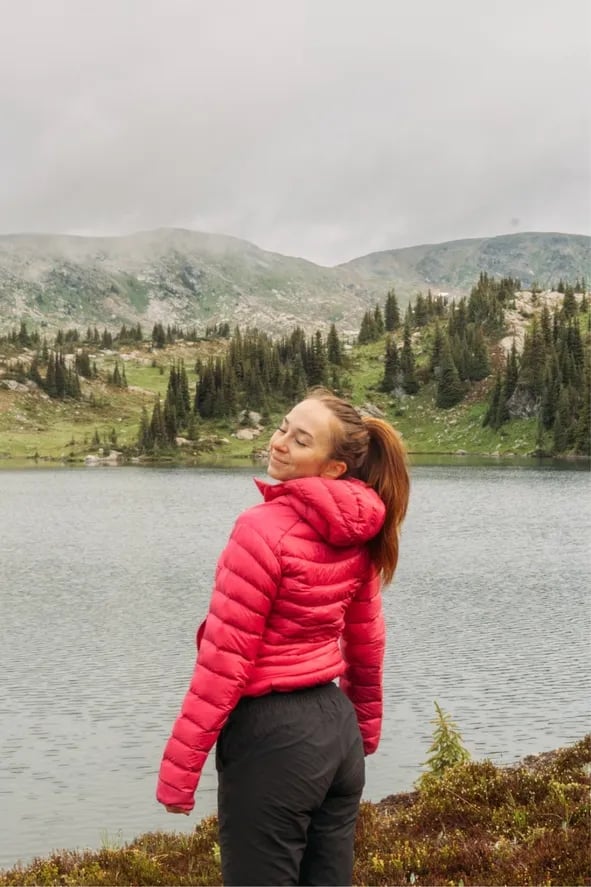 Bright Pink Puffer Jacket With Black Pants Bright Pink Puffer Jacket With Black Pants — Trendy Hiking Outfits