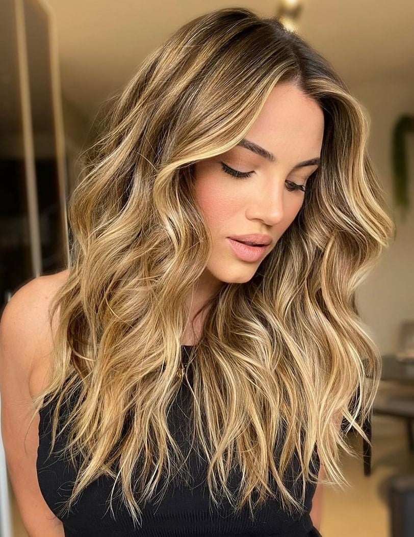 Glossy Mid-Back Honey Blonde Balayage With Layers Glossy Mid-Back Honey Blonde Balayage With Layers — Trendy Honey Blonde Balayage