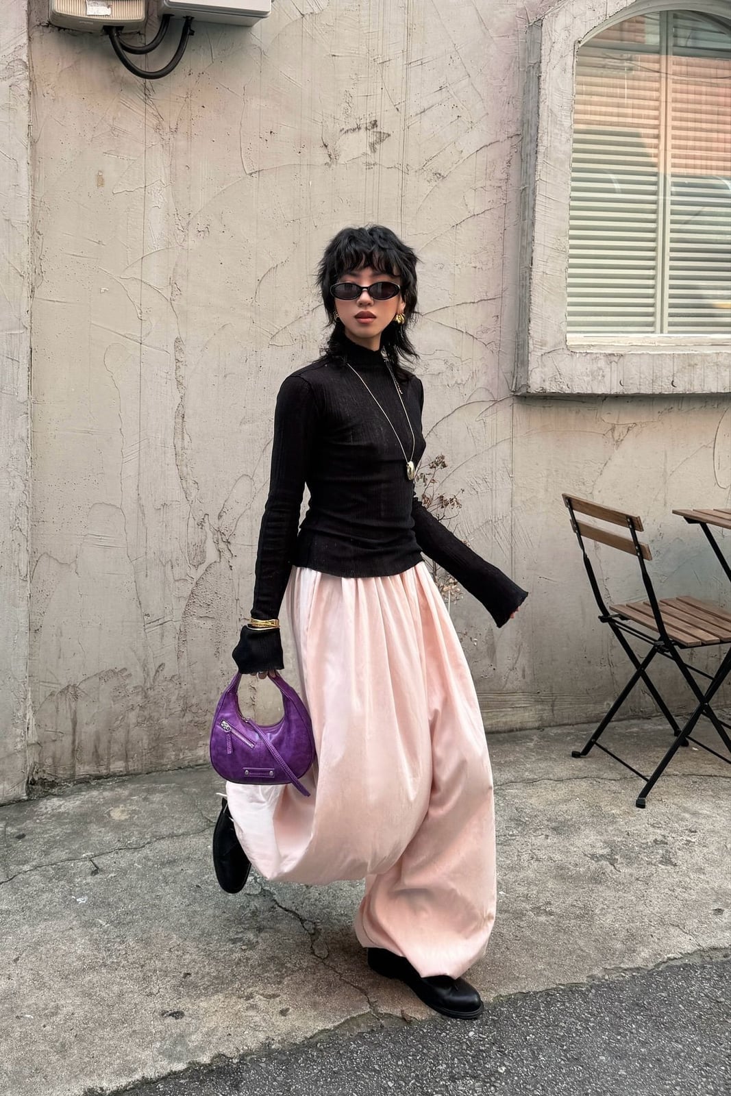 Fitted Turtleneck with Pastel Pink Wide Leg Trousers Fitted Turtleneck with Pastel Pink Wide Leg Trousers — Trendy Indie Outfits