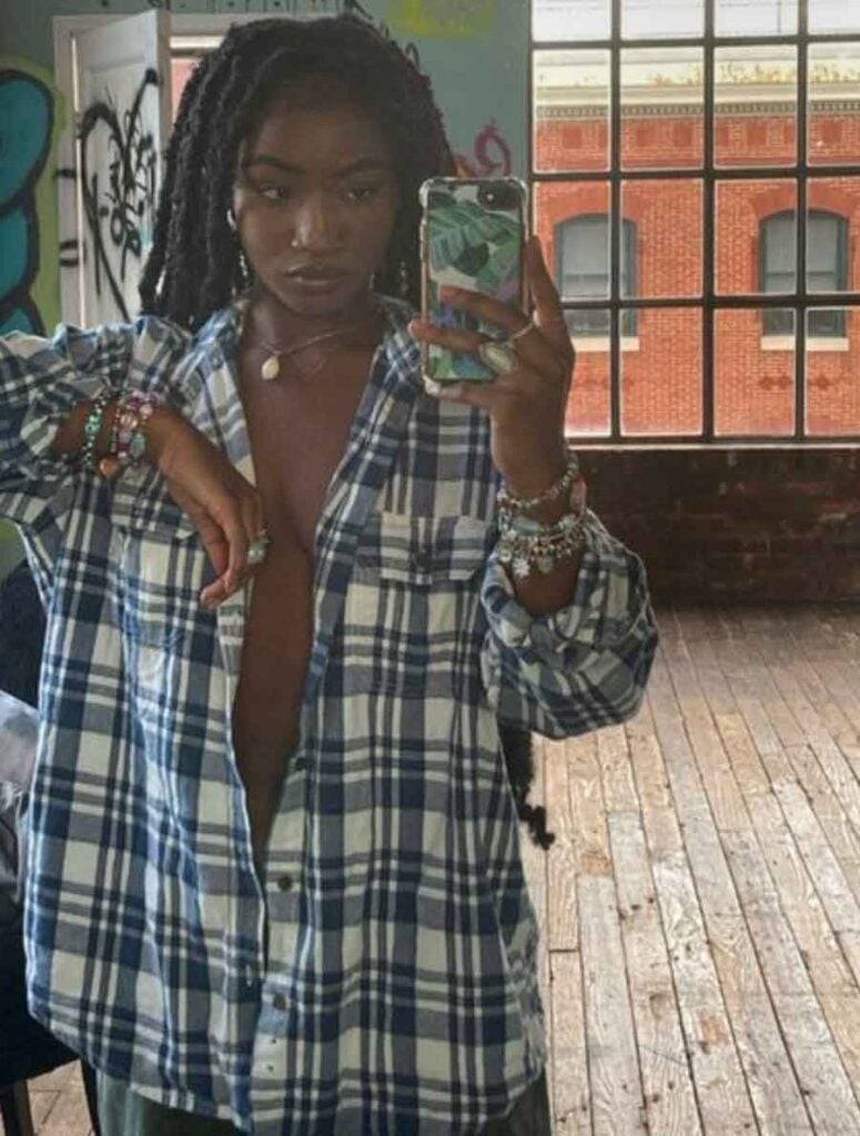 Oversized Plaid Shirt with Layered Bracelets Oversized Plaid Shirt with Layered Bracelets — Trendy Indie Outfits