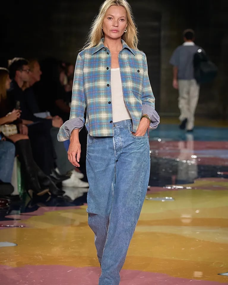 Plaid Flannel Shirt with Loose Denim Jeans Plaid Flannel Shirt with Loose Denim Jeans — Trendy Indie Outfits