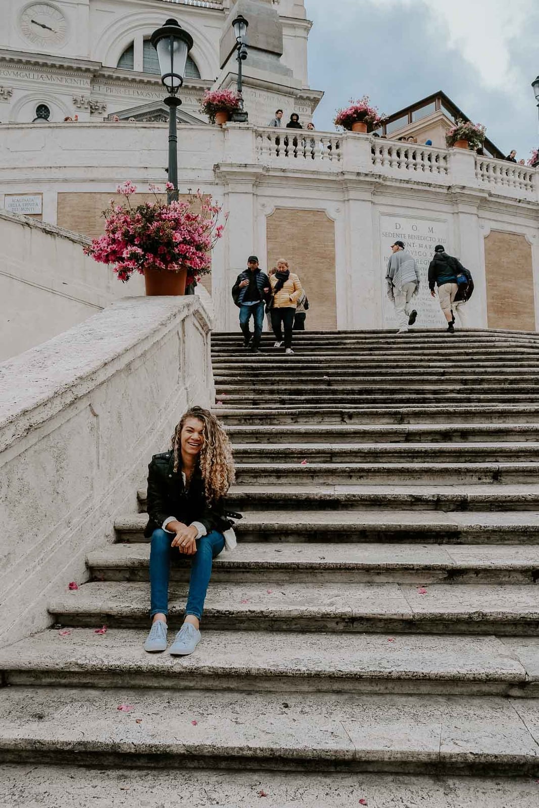 Casual Black Jacket with Jeans and Light Blue Sneakers — Trendy Italian Outfits
