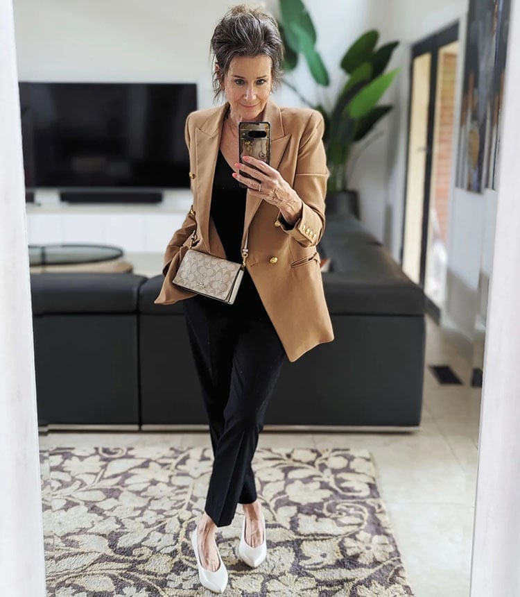 Camel Oversized Blazer with Black Top and Trousers — Trendy Italian Outfits