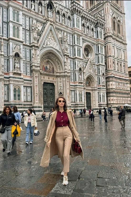Beige Trench Coat with Burgundy Top and Straight-Leg Trousers — Trendy Italian Outfits