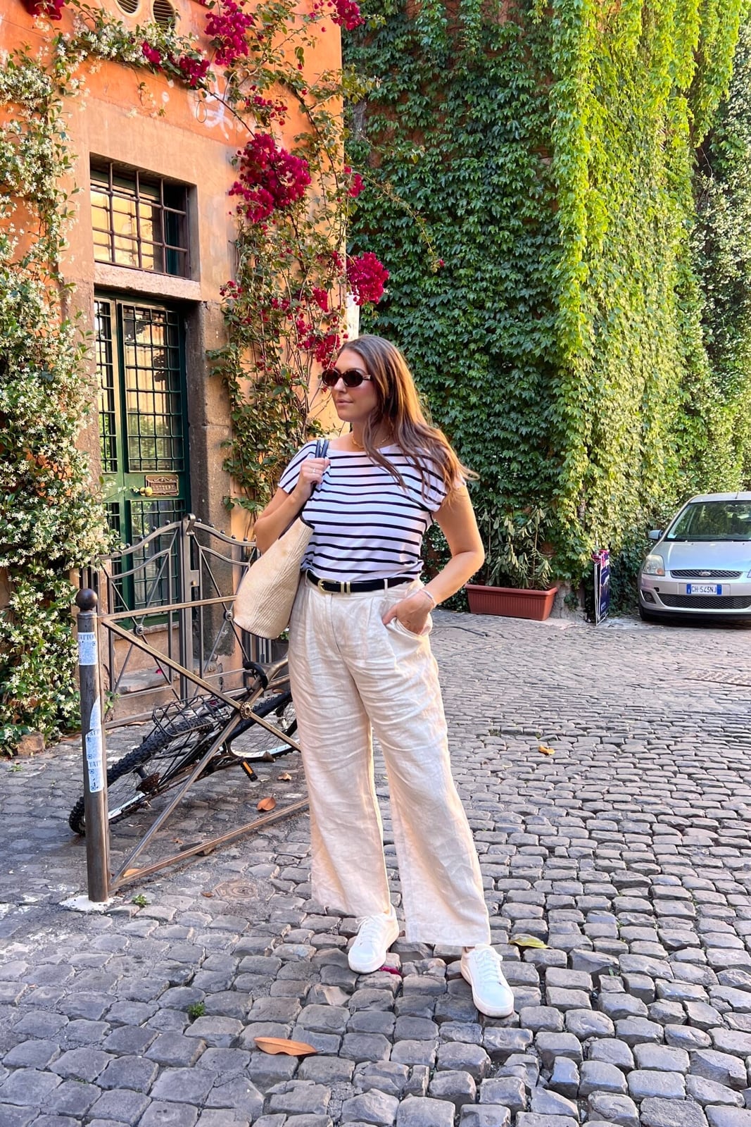 Beige Linen Trousers and Striped T-Shirt With Navy And White Stripes Beige Linen Trousers and Striped T-Shirt With Navy And White Stripes — Trendy Italy Outfits