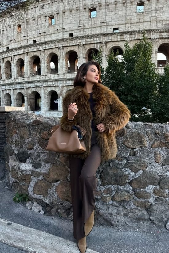 Brown Fur Coat and Taupe Wide Leg Trousers Brown Fur Coat and Taupe Wide Leg Trousers — Trendy Italy Outfits
