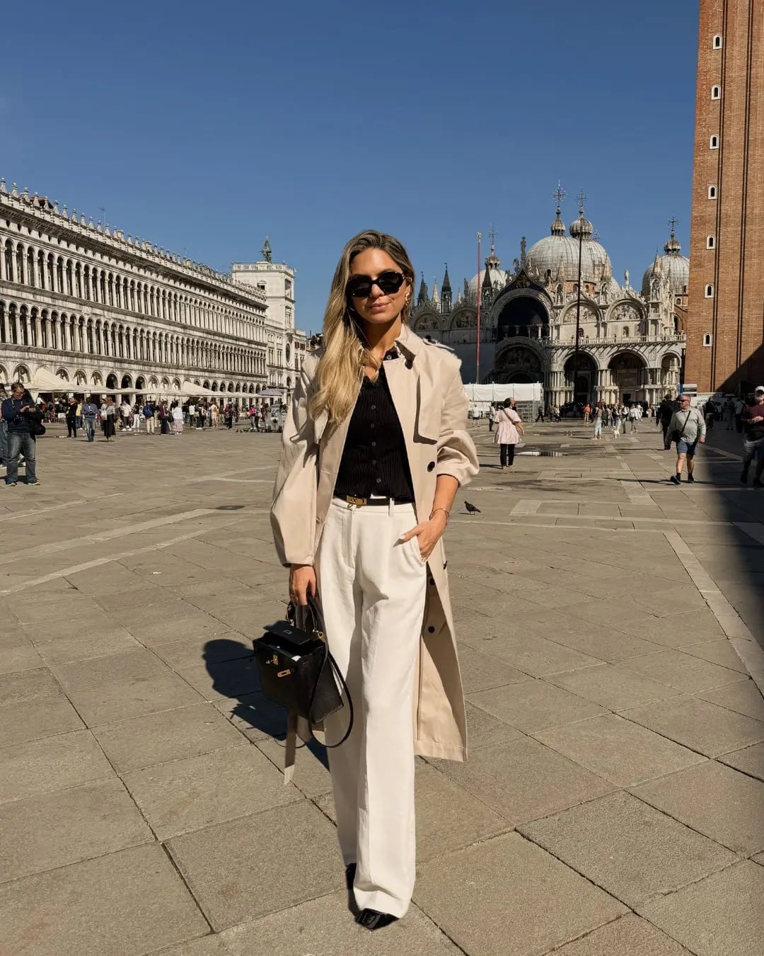 Beige Trench Coat City Exploration Look Beige Trench Coat City Exploration Look — Trendy Italy Outfits