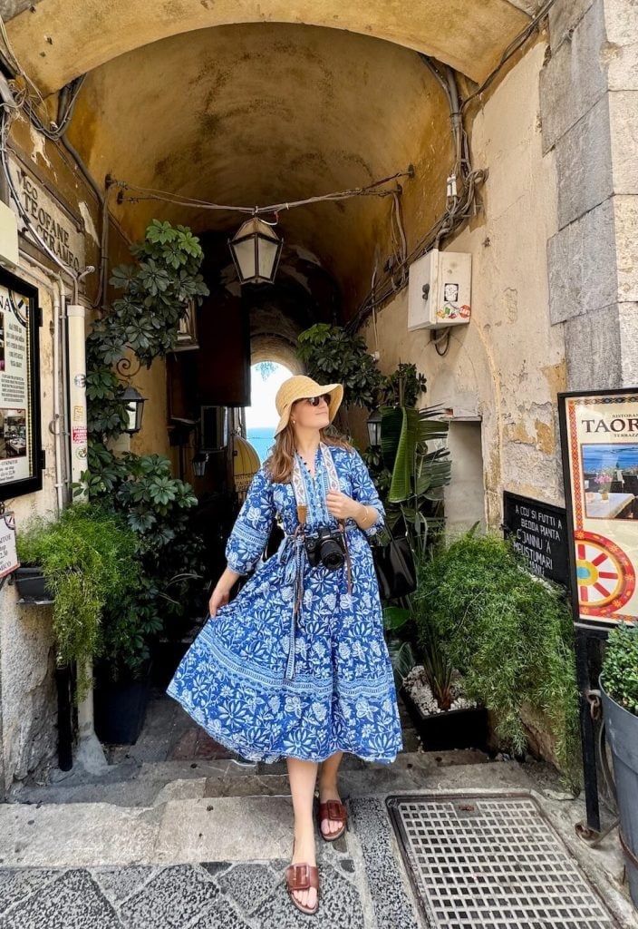 Blue and White Block Print Midi Dress Blue and White Block Print Midi Dress — Trendy Italy Outfits