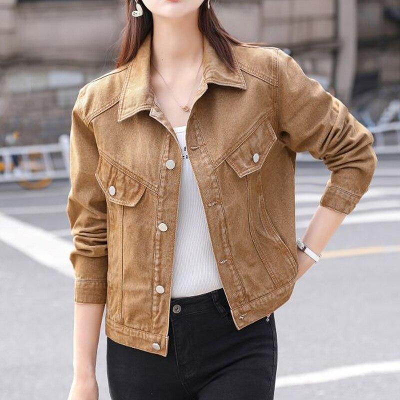 Fitted Brown Denim Jacket with Black Jeans Fitted Brown Denim Jacket with Black Jeans — Trendy Jacket Outfits
