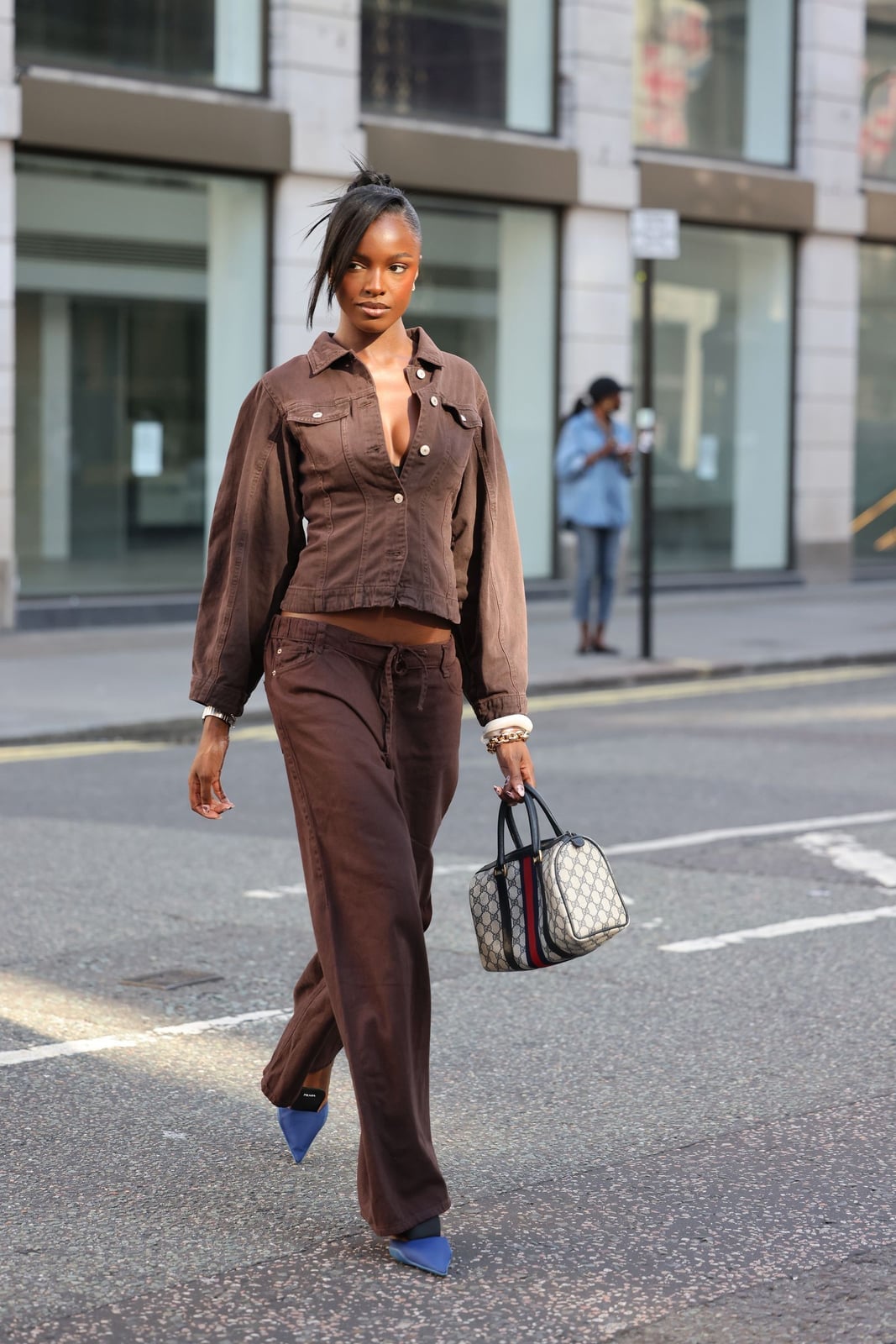 Brown Cropped Denim Jacket with Relaxed Fit Trousers Brown Cropped Denim Jacket with Relaxed Fit Trousers — Trendy Jacket Outfits