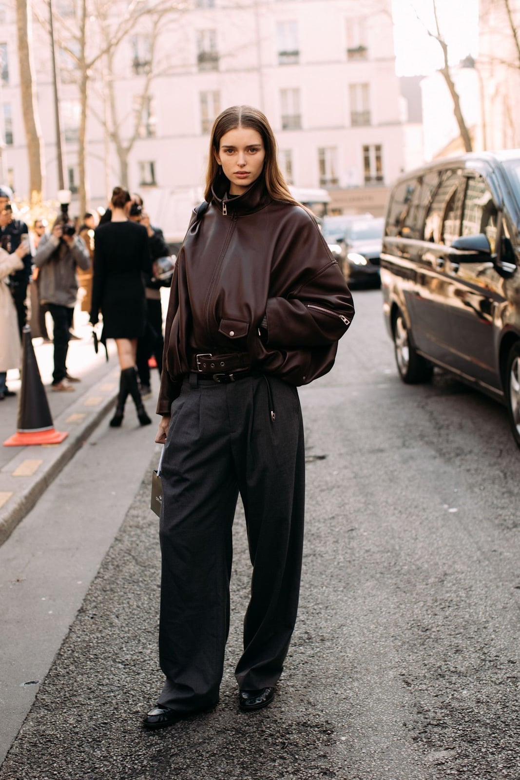 Oversized Brown Leather Bomber Jacket with Wide Leg Trousers Oversized Brown Leather Bomber Jacket with Wide Leg Trousers — Trendy Jacket Outfits