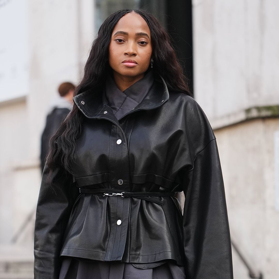 Belted Oversized Black Leather Jacket with Collared Shirt Belted Oversized Black Leather Jacket with Collared Shirt — Trendy Jacket Outfits
