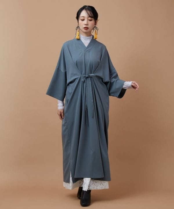 Draped Grey Robe Over White Top and Boots Draped Grey Robe Over White Top and Boots — Trendy Japan Outfits