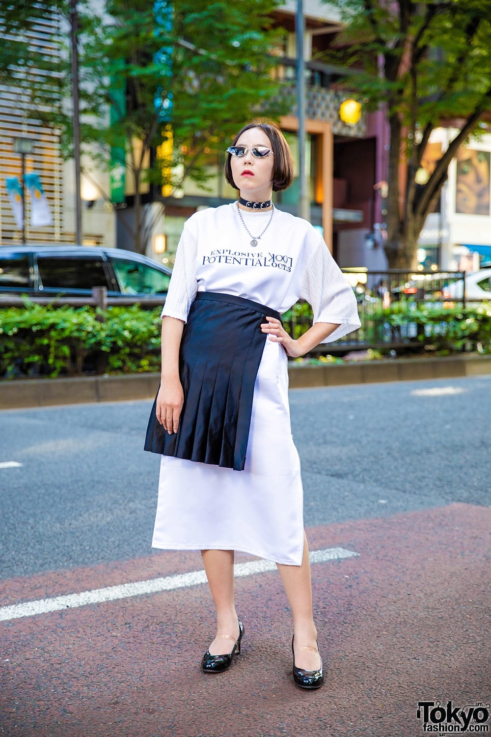 Asymmetrical Pleated Skirt with Graphic Tee and Heels Asymmetrical Pleated Skirt with Graphic Tee and Heels — Trendy Japan Outfits