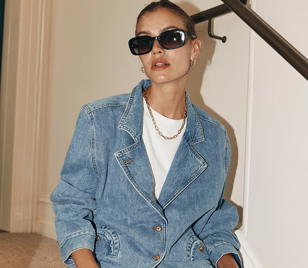 Oversized Light Blue Denim Jacket with Accessories, Sunglasses Oversized Light Blue Denim Jacket with Accessories, Sunglasses — Trendy Jean Jacket Outfits