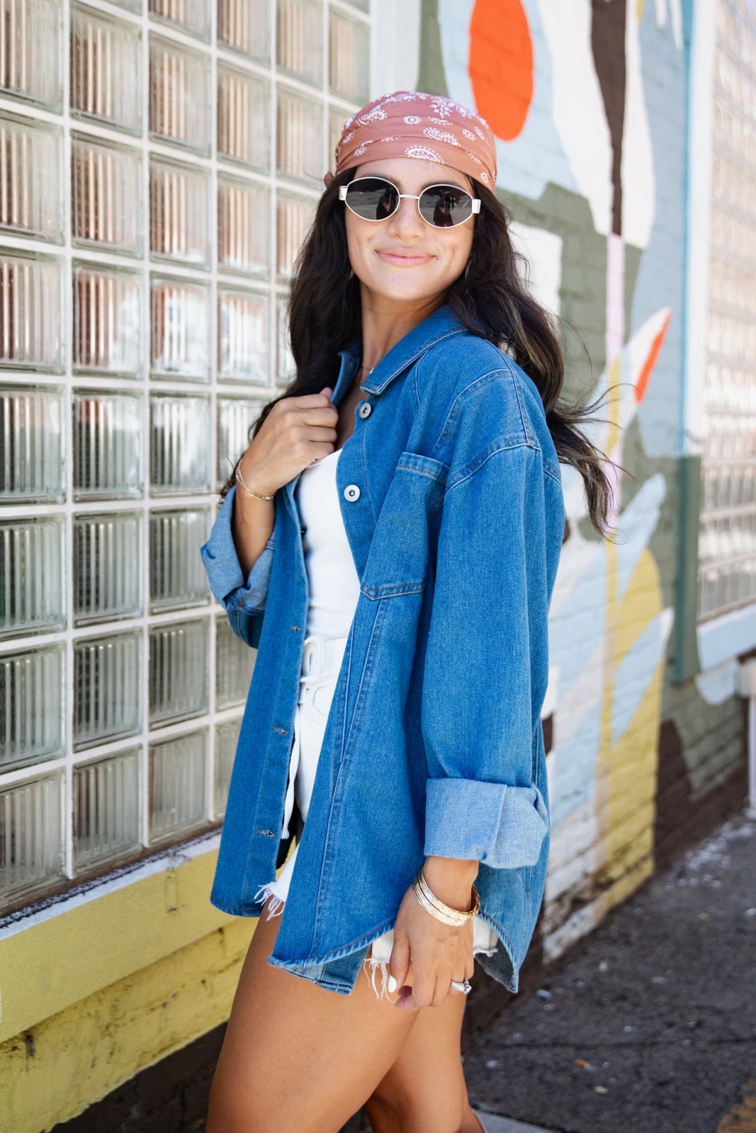 Oversized Blue Denim Shirt as a Jacket Oversized Blue Denim Shirt as a Jacket — Trendy Jean Jacket Outfits