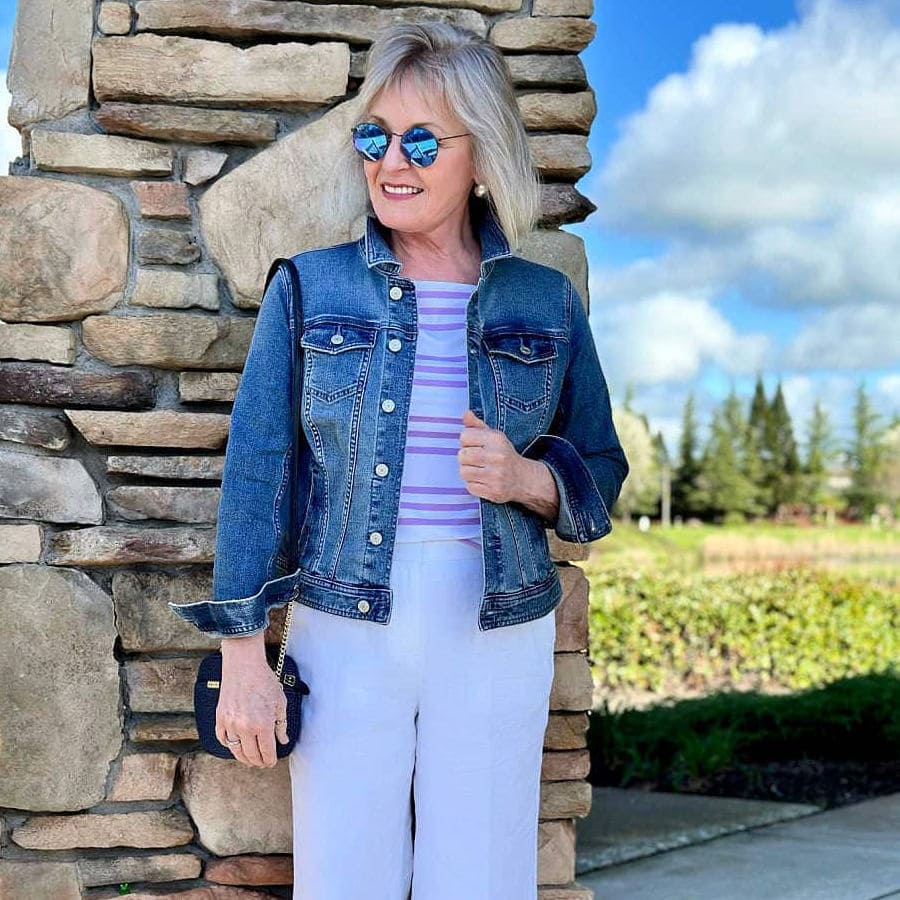 Cropped Denim Jacket with Striped T-Shirt and White Pants Cropped Denim Jacket with Striped T-Shirt and White Pants — Trendy Jean Jacket Outfits