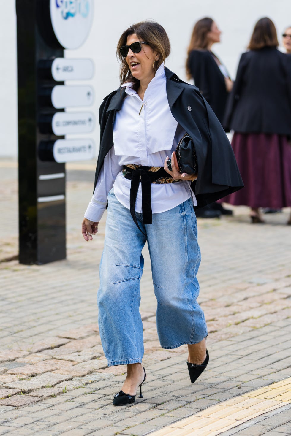 Cropped Wide-Leg Jeans with an Oversized White Shirt and Blazer — Trendy Jeans Outfits