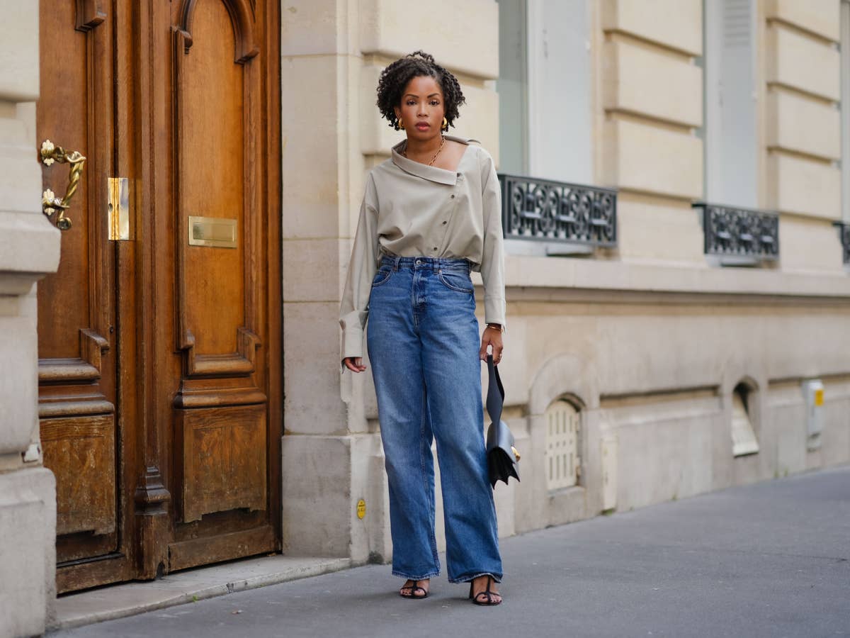 High-waisted Wide-Leg Jeans with a Beige Asymmetric Shirt — Trendy Jeans Outfits