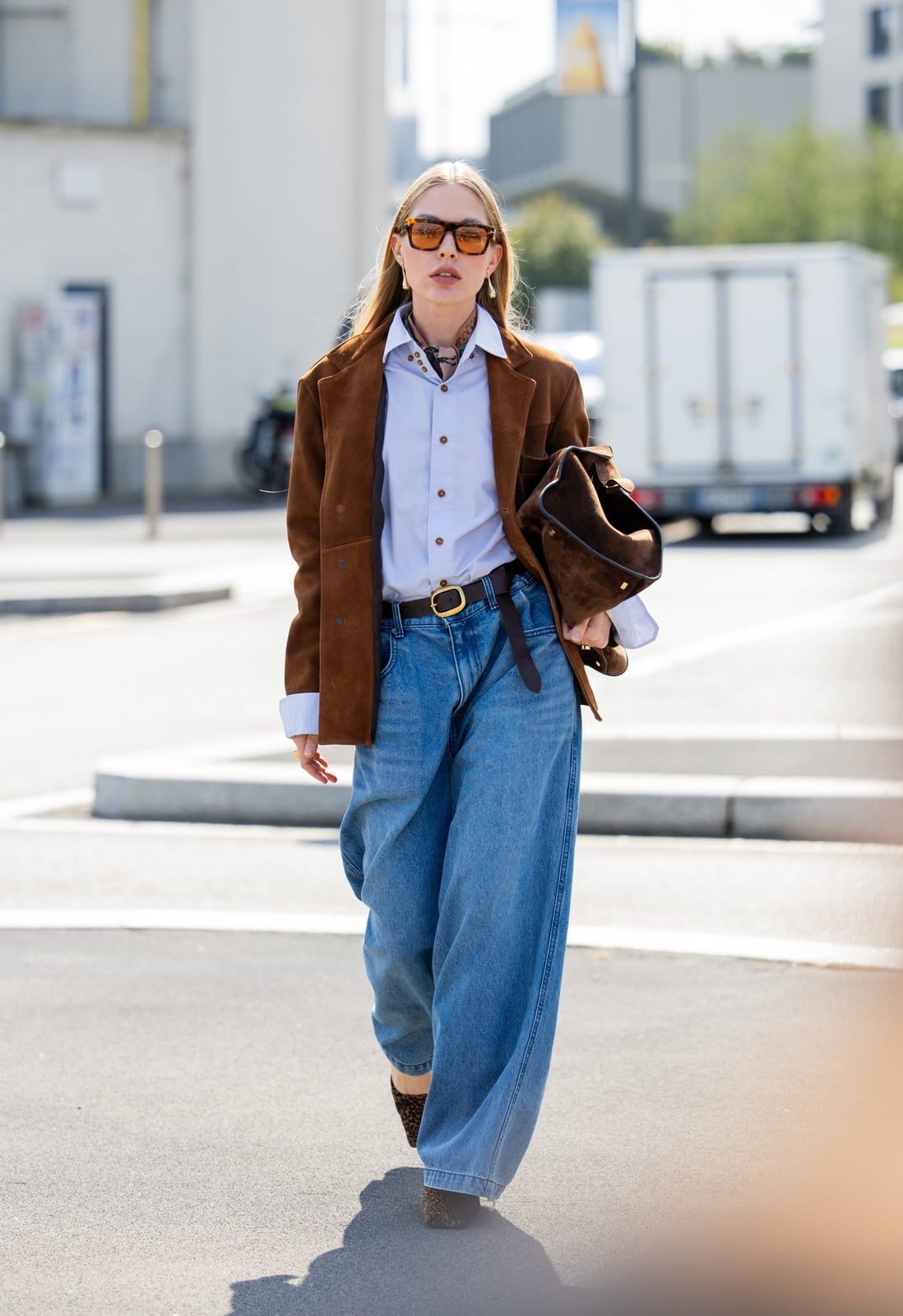 Extremely Wide-Leg Jeans with a Light Blue Shirt and Suede Blazer — Trendy Jeans Outfits
