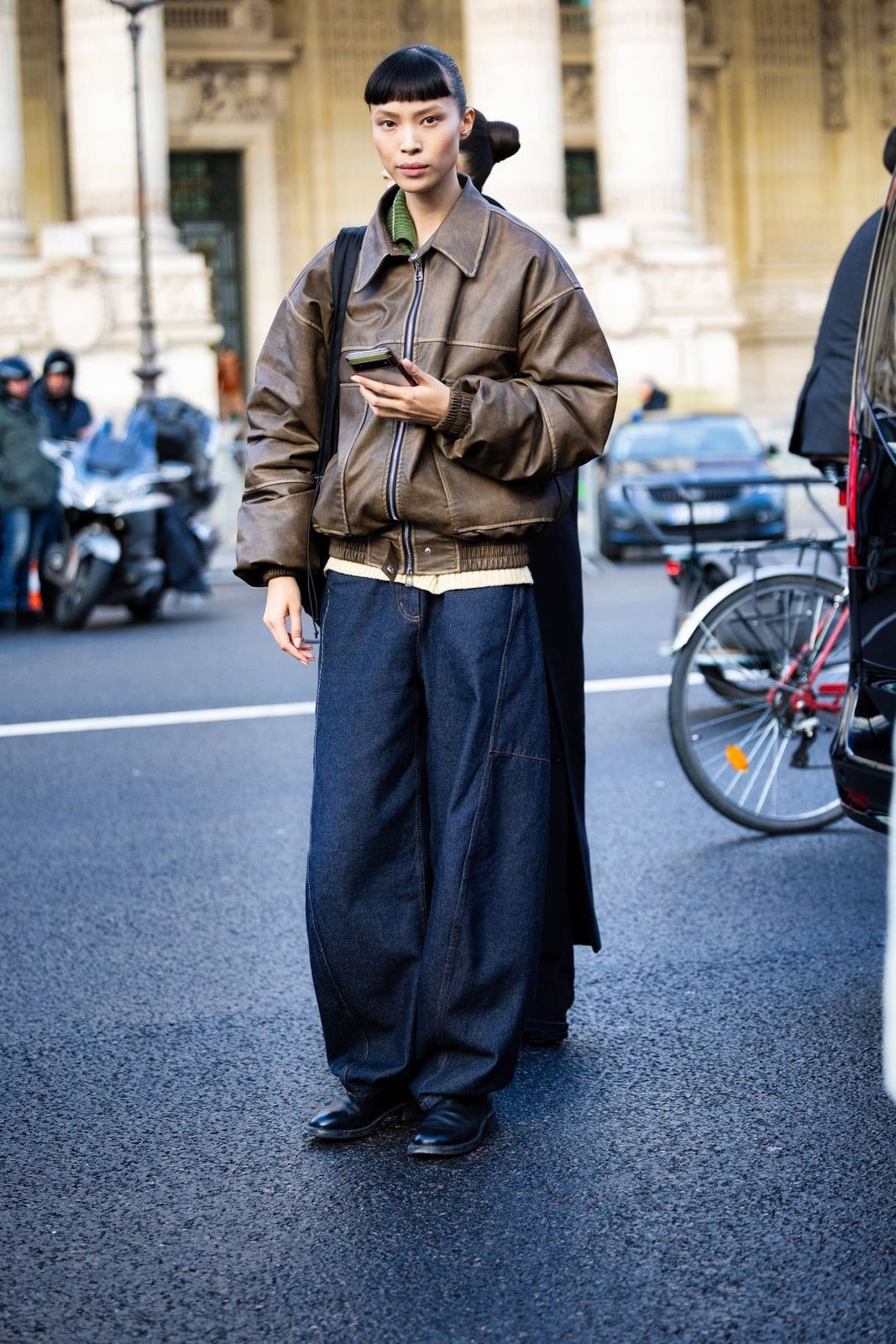 Extremely Baggy Dark Blue Jeans with a Cream Knit Top and Leather — Trendy Jeans Outfits