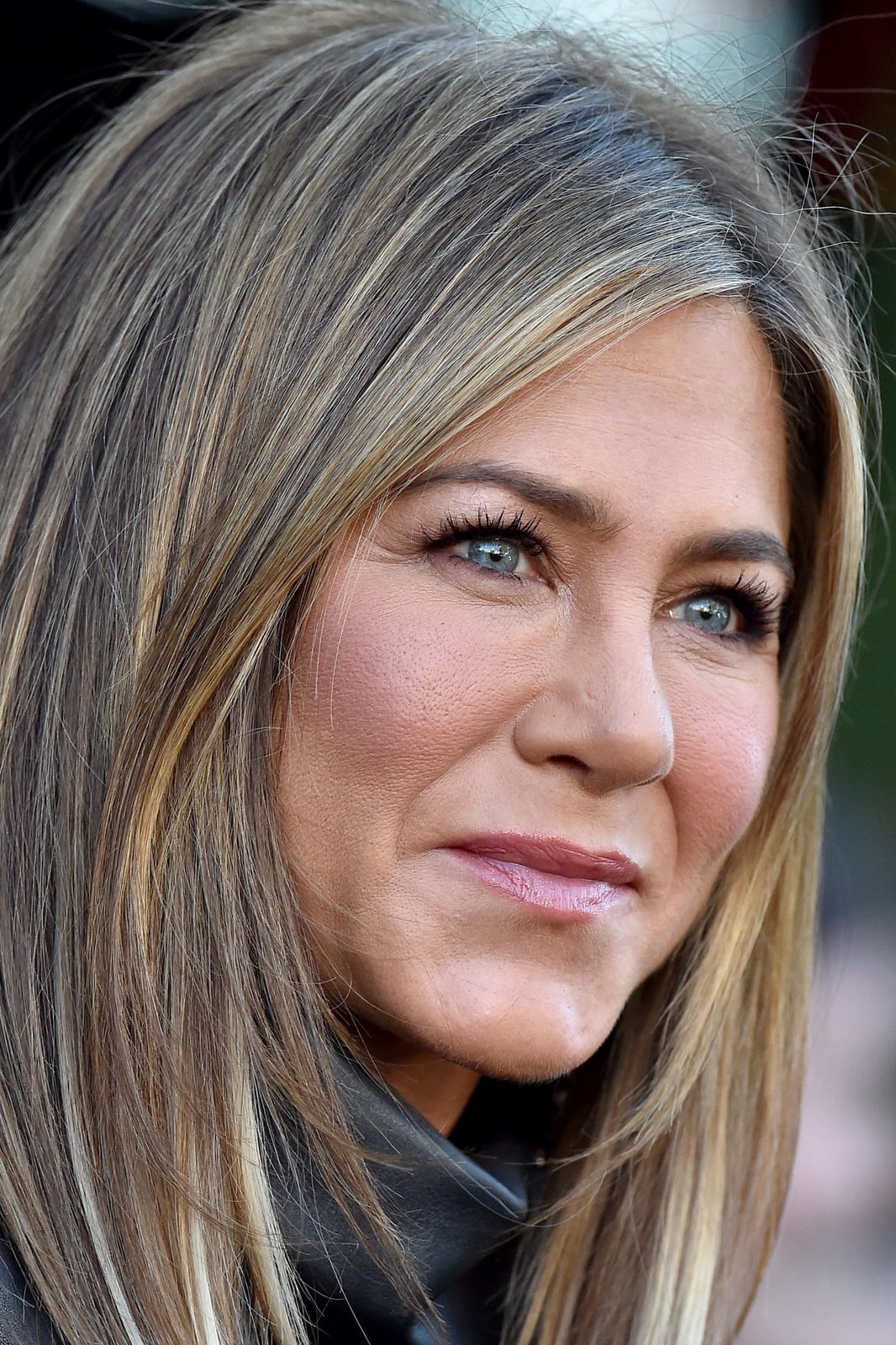 Mid-Back Natural Waves With Face Framing Mid-Back Natural Waves With Face Framing — Trendy Jennifer Aniston Hair