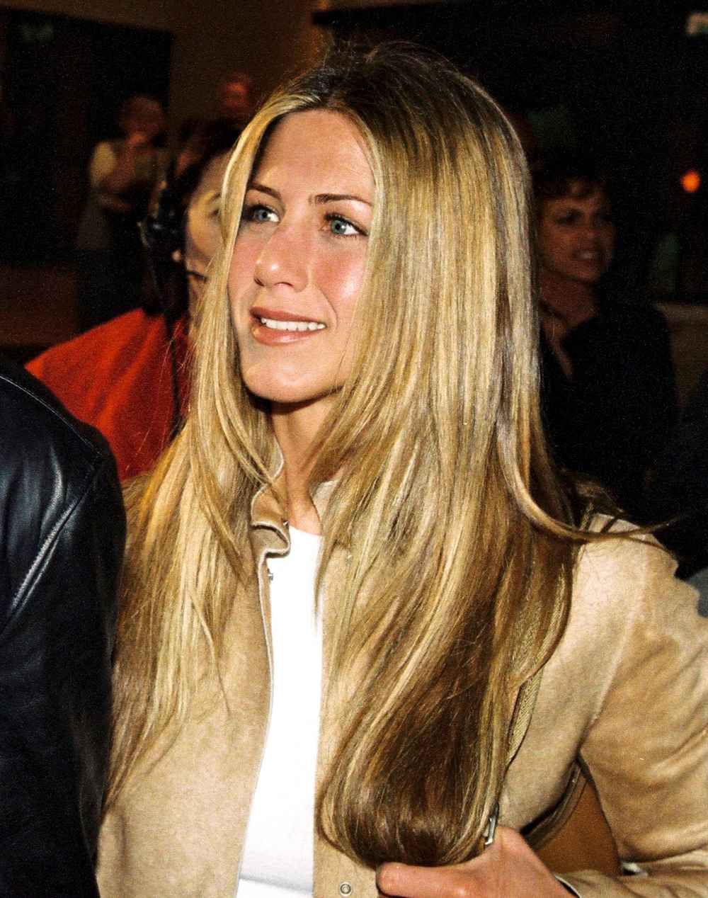 Collarbone Straight Balayage With Layers Collarbone Straight Balayage With Layers — Trendy Jennifer Aniston Hair