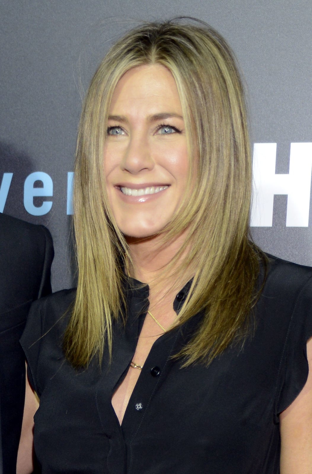 Collarbone Layers With Soft Waves Collarbone Layers With Soft Waves — Trendy Jennifer Aniston Hair