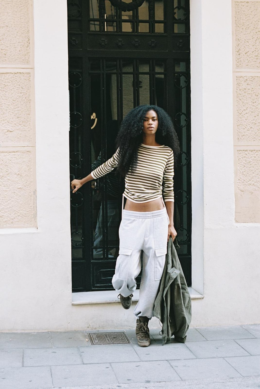 Baggy Cargo Joggers with Striped Top and Boots Baggy Cargo Joggers with Striped Top and Boots — Trendy Jogging Outfits