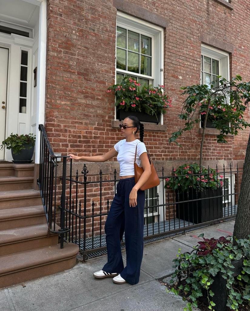 Wide Leg Navy Trousers with Cropped T-Shirt and Sneakers Wide Leg Navy Trousers with Cropped T-Shirt and Sneakers — Trendy Jogging Outfits