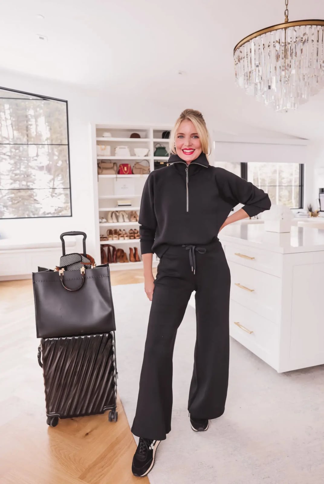 Black Athleisure Set with Quarter-Zip and Flat Shoes Black Athleisure Set with Quarter-Zip and Flat Shoes — Trendy Jogging Outfits