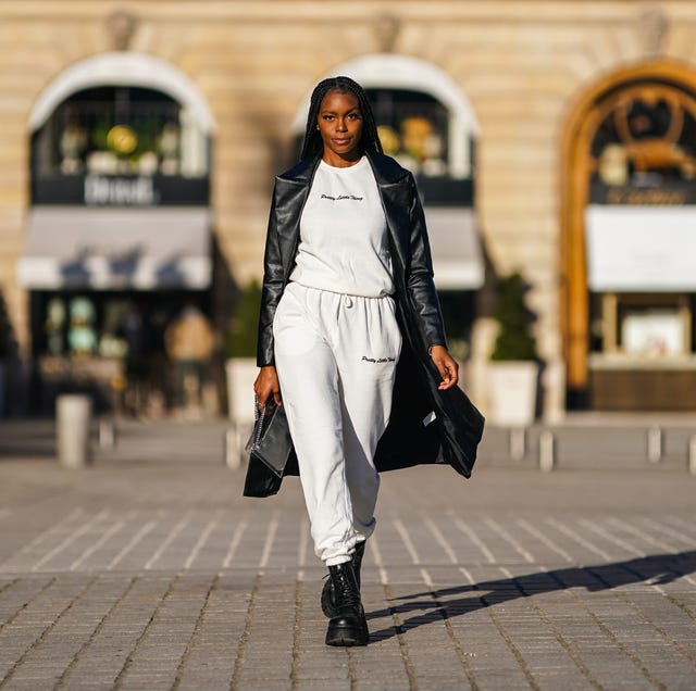 Grey Sweatpants with Faux Leather Trench Coat and Combat Boots Grey Sweatpants with Faux Leather Trench Coat and Combat Boots — Trendy Jogging Outfits