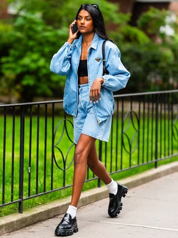 Light Blue Denim Set With Crop Top And Chunky Loafers — Trendy Jorts Outfits