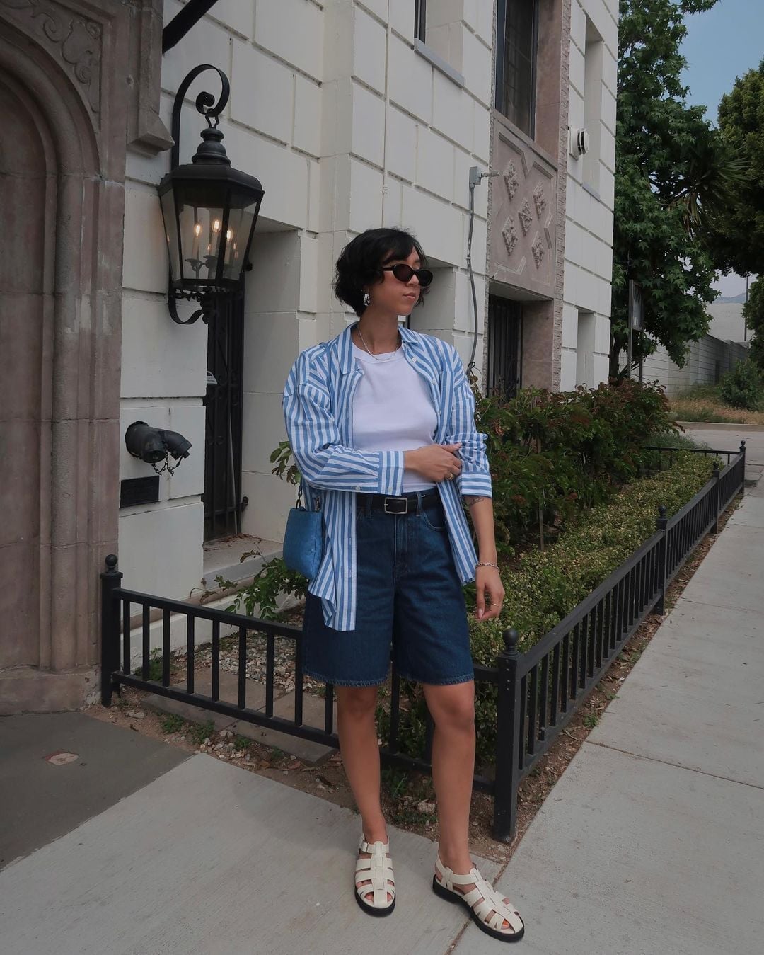 Dark Denim Bermuda Shorts With Blazer And Fisherman Sandals — Trendy Jorts Outfits