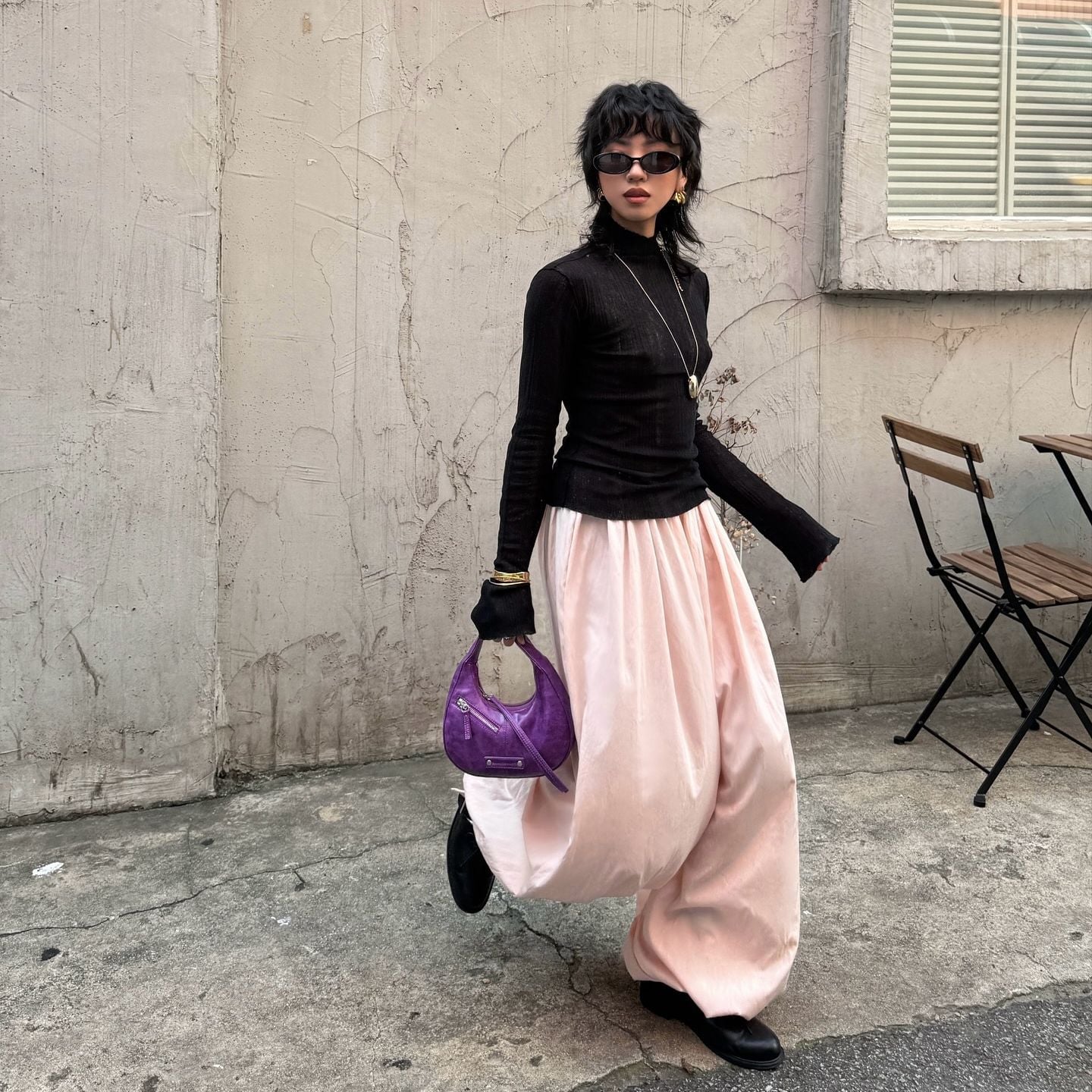 Fitted Top with Oversized Pink Trousers Fitted Top with Oversized Pink Trousers — Trendy K-pop Outfits