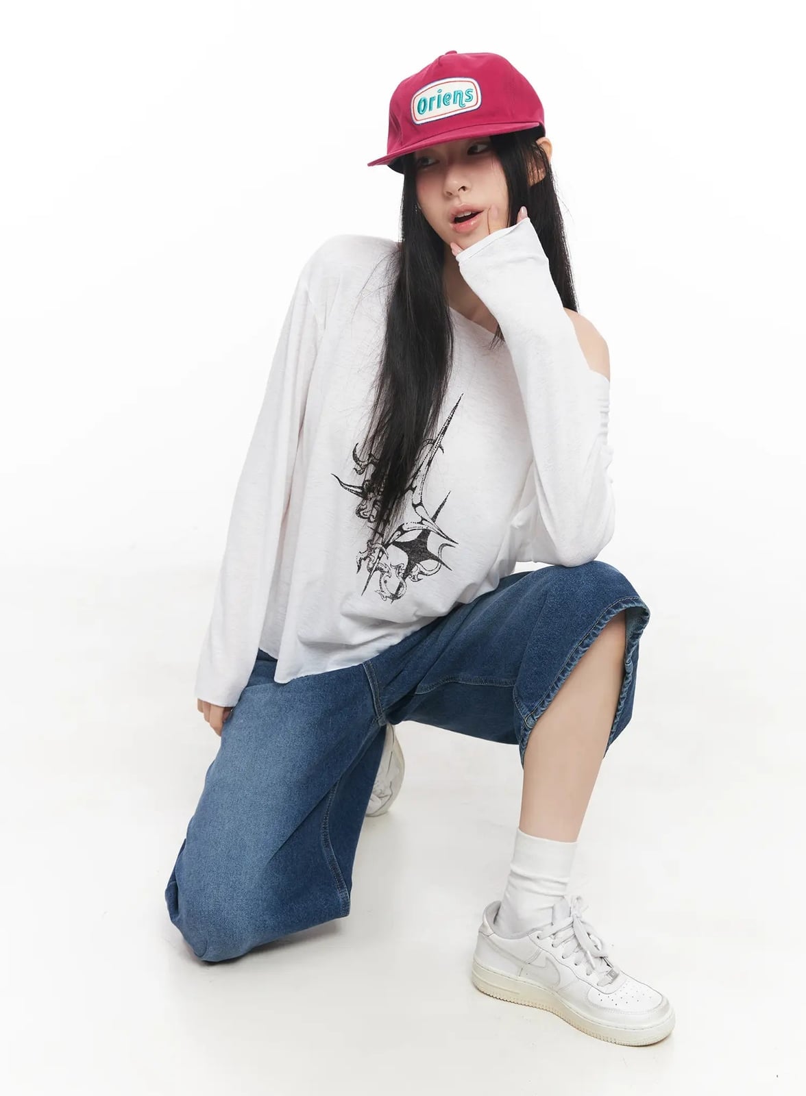 Graphic Long-Sleeve T-Shirt with Denim Capri Pants Graphic Long-Sleeve T-Shirt with Denim Capri Pants — Trendy K-pop Outfits