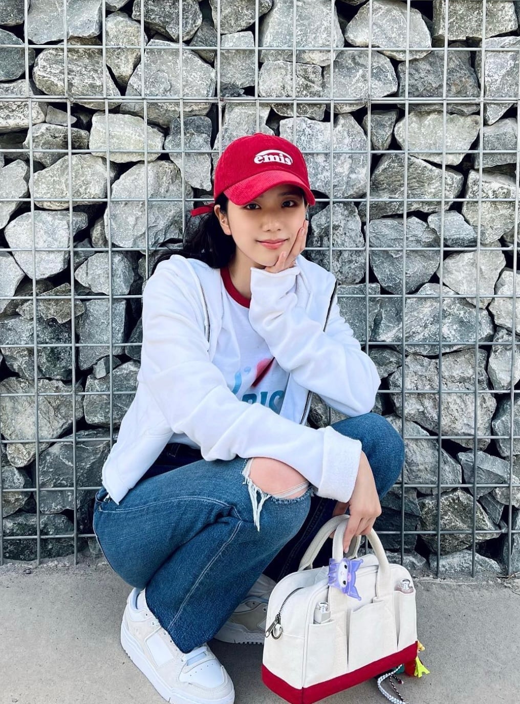 Ripped Jeans with Zip-Up Hoodie and Baseball Cap Ripped Jeans with Zip-Up Hoodie and Baseball Cap — Trendy K-pop Outfits