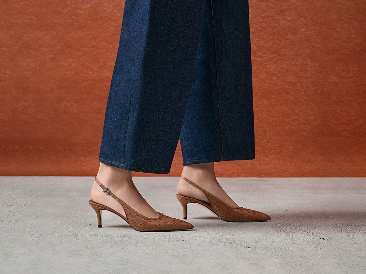 Woven Kitten Heels with Wide Leg Denim Trousers — Trendy Kitten Heels Outfits