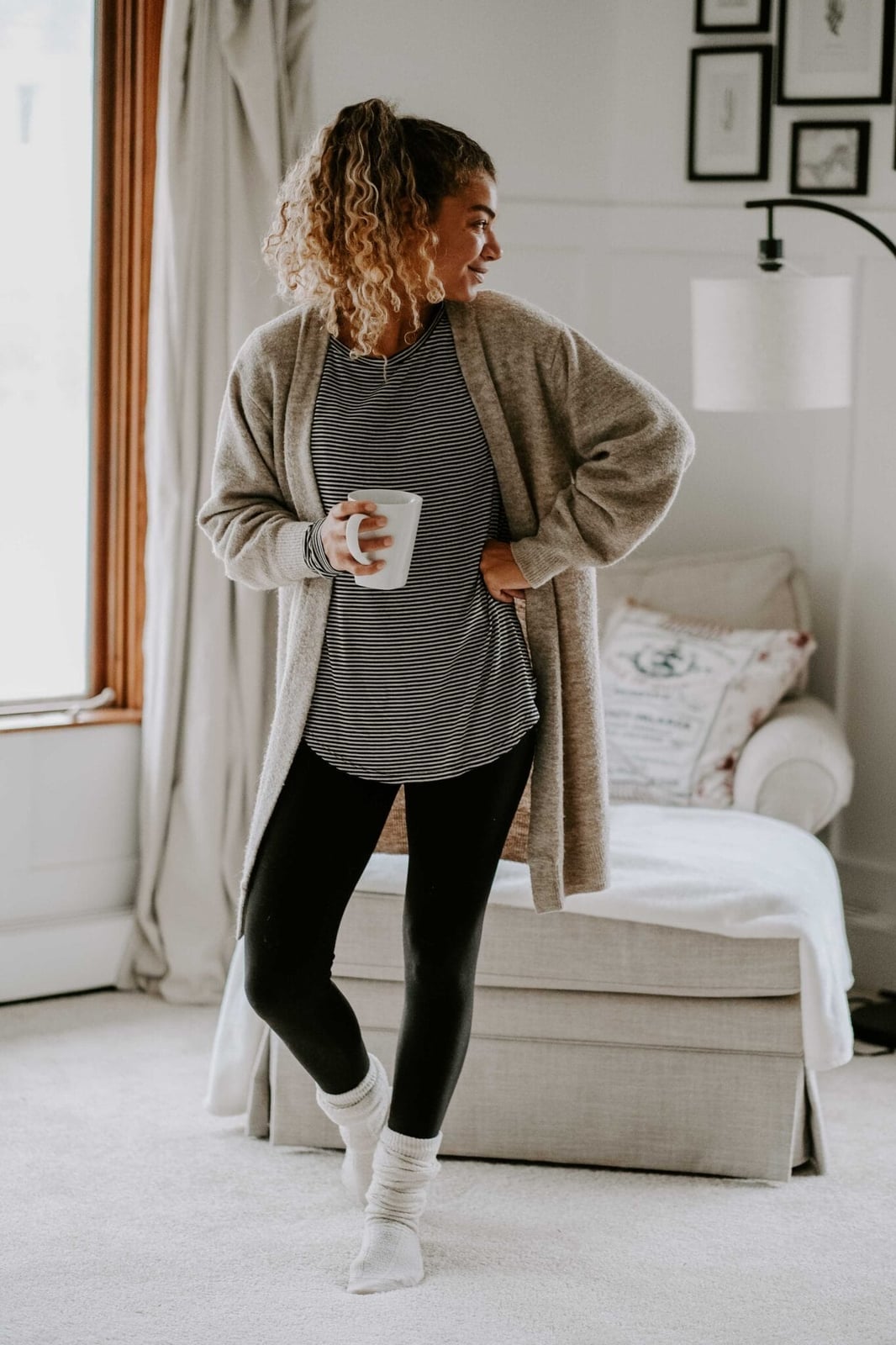 Long Beige Cardigan with Striped T-Shirt and Leggings Long Beige Cardigan with Striped T-Shirt and Leggings — Trendy Lazy Outfits