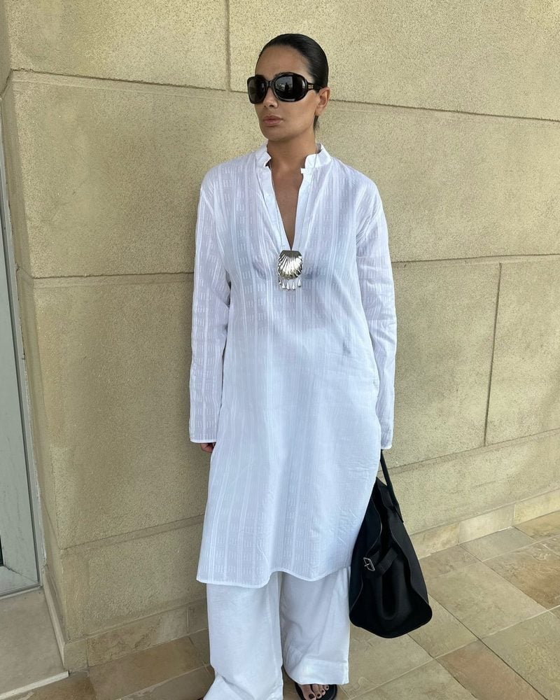 Long White Tunic with Wide-Leg Trousers Long White Tunic with Wide-Leg Trousers — Trendy Lazy Outfits