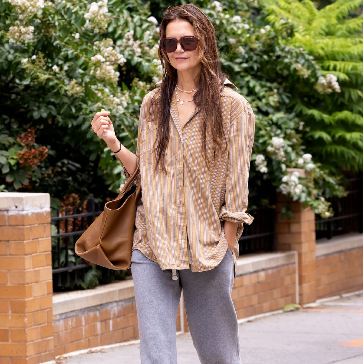 Oversized Striped Shirt with Grey Sweatpants Oversized Striped Shirt with Grey Sweatpants — Trendy Lazy Outfits